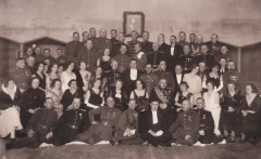 Ģenerāļa Krišjāņa Berķa (2. rindā) 50 gadu jubileja. 1934. gads